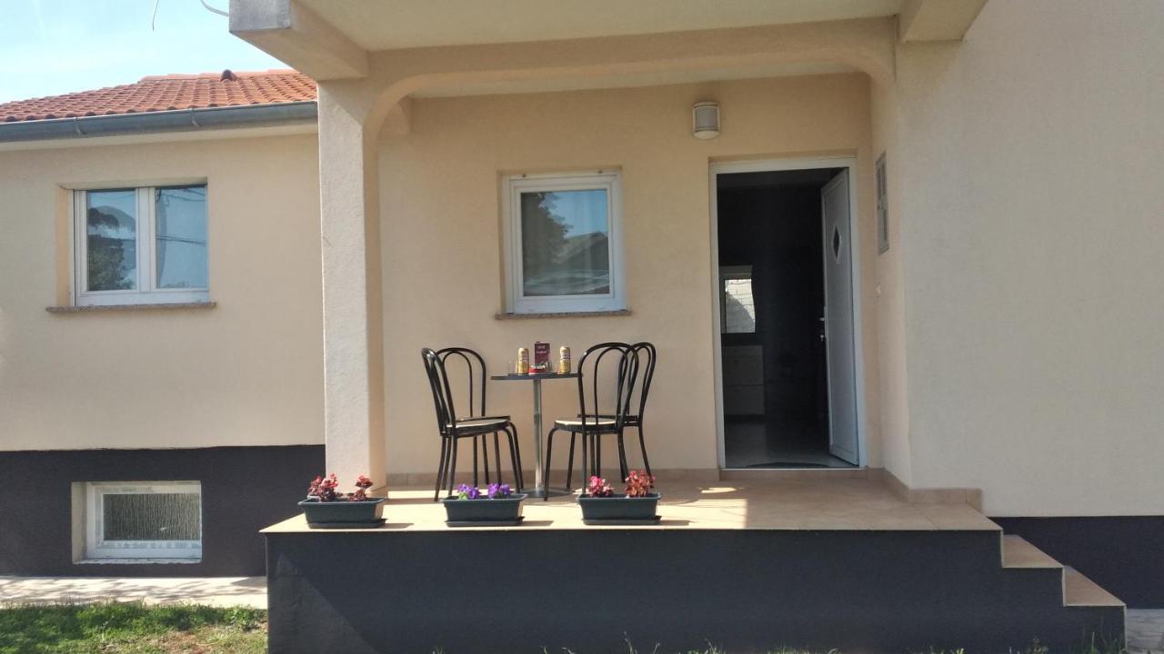 Apartman Ana Pula Bagian luar foto